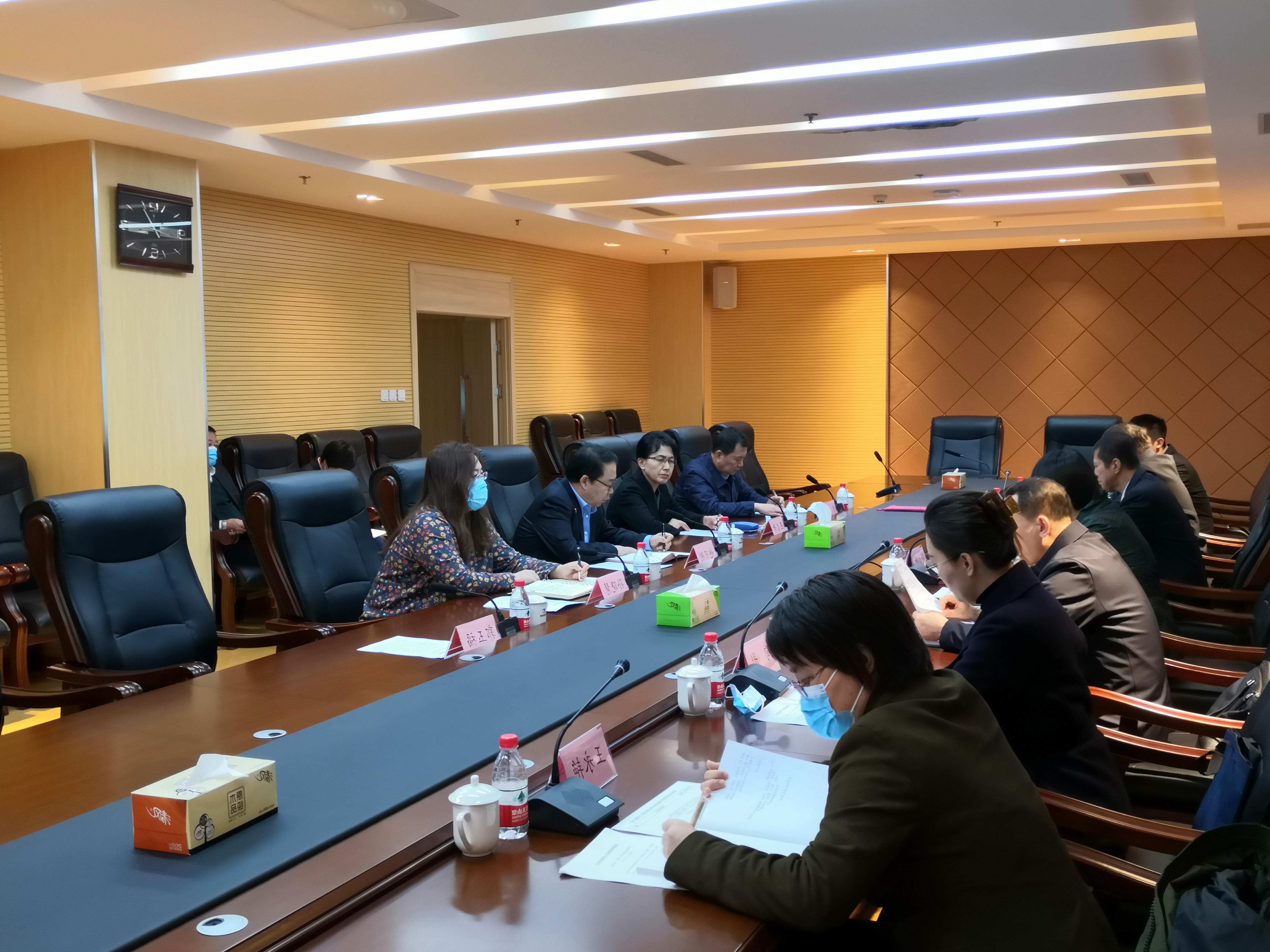 11月24日,十四届亚洲体育博彩平台委第一轮巡察第四巡察组与中共亚洲体育博彩平台党组在市科技局召开进驻见面沟通会议.jpg 亚洲体育博彩平台